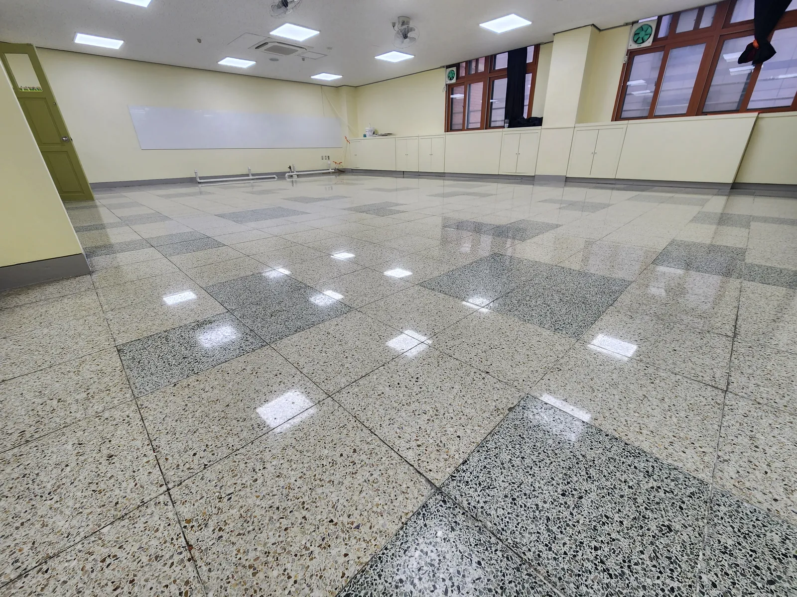 구월 테라조(도끼다시) 바닥 연마광택 시공 사진 14